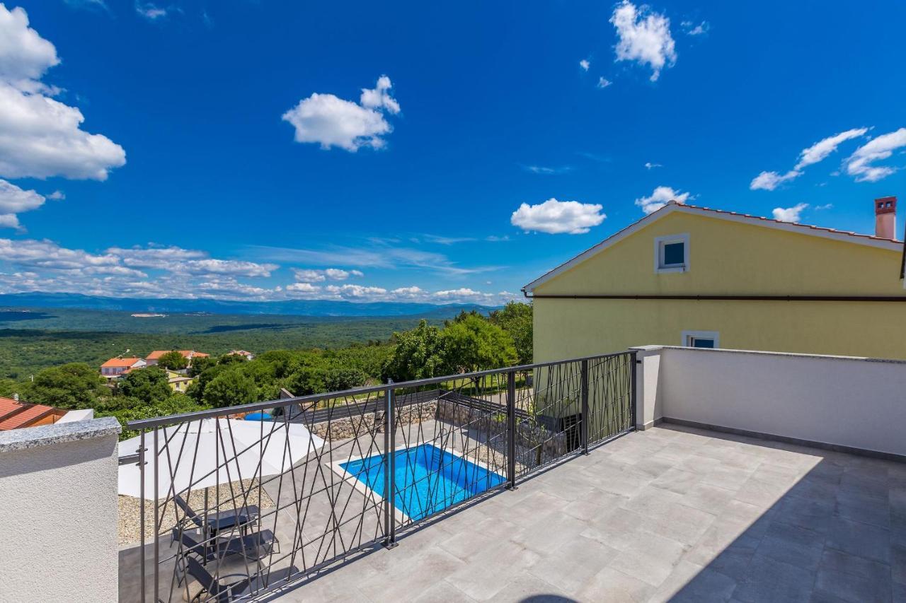 Holiday House San Michele Vrh  Buitenkant foto